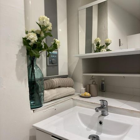 Charmant Studio, Plein Centre Apartment L'Isle-sur-la-Sorgue Bagian luar foto