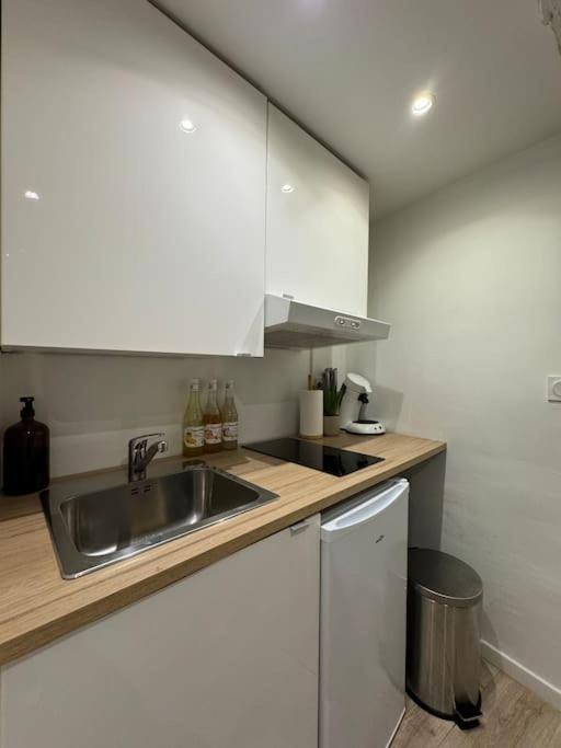 Charmant Studio, Plein Centre Apartment L'Isle-sur-la-Sorgue Bagian luar foto